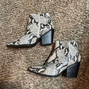 Soul by Naturalizer Ankle Boots, GUC, 9M, Snakeskin
